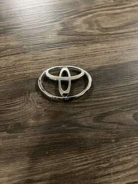 75311-60090 Toyota Oem Land Cruiser 4runner Front Radiator Grille Chrome Emblem