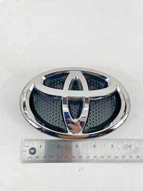 7531112a10 Toyota 12-20 Yaris Hatchback Front Grille Emblem Badge Sign Oem