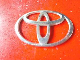75315-28010 Toyota Genuine Oem 1996-2004 Rav4 Front Emblem Grille Badge