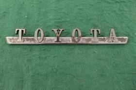 75441-19015 Toyota 75441-19015. 1974 Corolla Deluxe 1600 Trunk Emblem W Pins