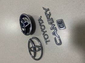 75441-33040 Toyota 75442-aa010 97-01 Oem Camry Ce Grille Logo 75311-33030 Tailgate Badge Set