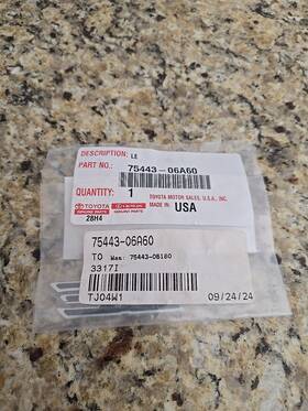 75443-06a60 Toyota Genuine Nameplate Le Chrome Oem