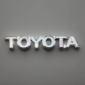 75447-06020 Toyota Solara 99 00 01 02 03 Rear Emblem Oem 1999-2003