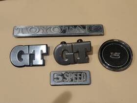 75461-14450 Toyota 77-79 Celica Fender Hood Grill Emblems Gt Liftback Oem Used Set