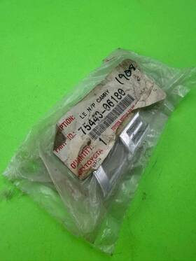 75543-06180 Toyota 07 17 Camry Le Trunk Chrome Emblem 75543 06180