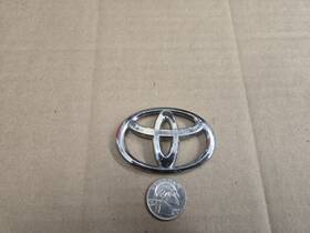 Gs221-01600 Toyota Oem 2.5 Inch Horn Button Pad Steering Wheel Emblem Badge Logo