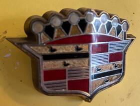 1459254 Univex 1953 Cadillac Hood Emblem Gold Bezel Oem Plastic Crest