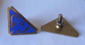 F31-16400-e Vintique G&j / Medallion Emblem Set 2 Inch Wide 1-1/4 Tall With Mounting Studs