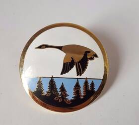 W-8212 Vintique Wills St. / Sainte Claire Goose Radiator Emblem St