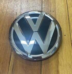 2k5853600dpj Volkswagen Tiguan Front Bumper Black Chrome Emblem 2k5853600