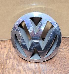 31175-0200 Volkswagen 2000-2004 Vw Passat Front Grille Emblem Badge Logo Oem