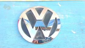 7l6-853-630-fdy Volkswagen Genuine 2004-2010 Vw Touareg Rear Hatch Emblem