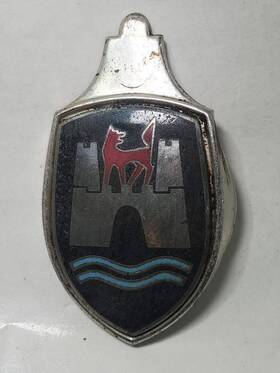920.vw1b68 Volkswagen 1968 Beetle Oem Emblem Wolfsburg Crest Used