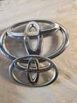 Oem Toyota Emblem Lot Grille & Rear Badge 90975-02100 75471-42050. Fixed Price $29.99.