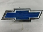 1973 - 1976 Chevrolet Truck Grille Blue Bowtie Emblem Gm 672810 715626 Oem. Fixed Price $24.99.