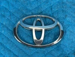 Toyota Land Cruiser Radiator Grille Emblem 90975-02046 2003-2007 Oem. Fixed Price $55.00.