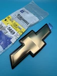 Oem 2005 - 2008 Chevrolet Malibu Front Emblem Grille Badge Bowtie Gold 10382588. Fixed Price $59.99.